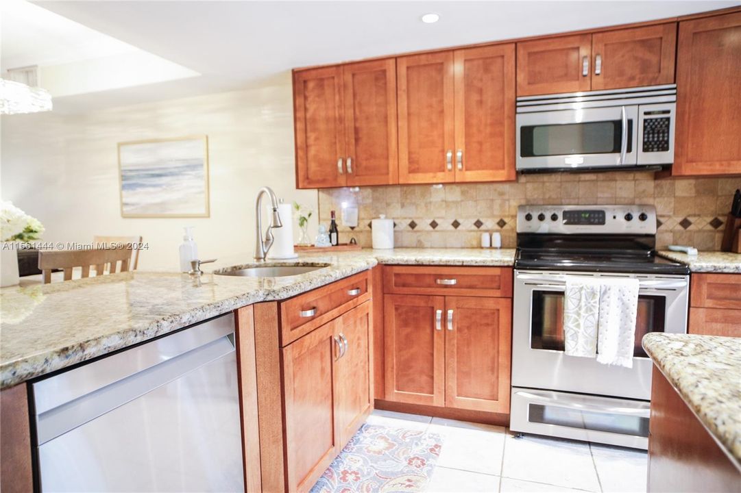 Active With Contract: $409,000 (2 beds, 2 baths, 1328 Square Feet)