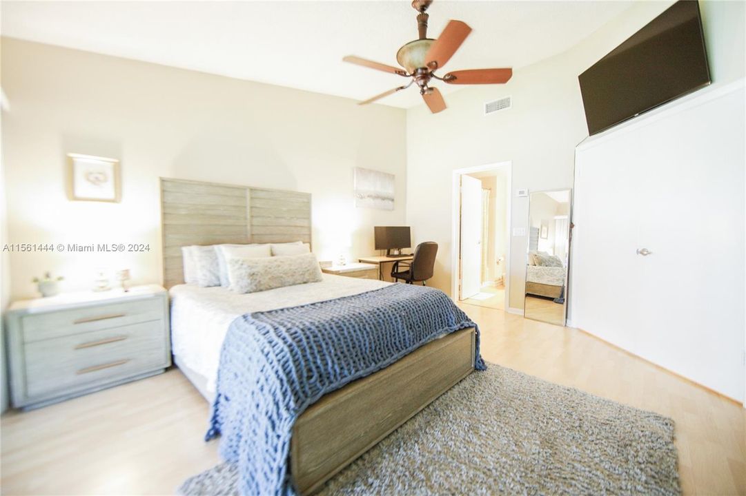 Active With Contract: $409,000 (2 beds, 2 baths, 1328 Square Feet)