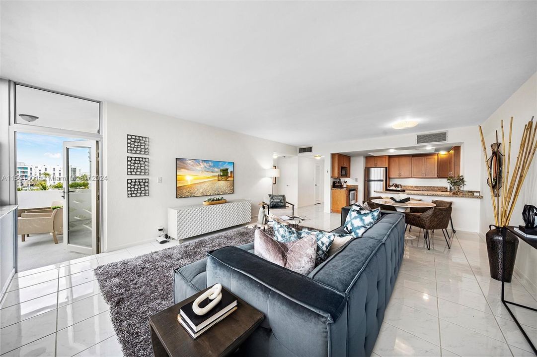 Active With Contract: $615,000 (1 beds, 1 baths, 856 Square Feet)