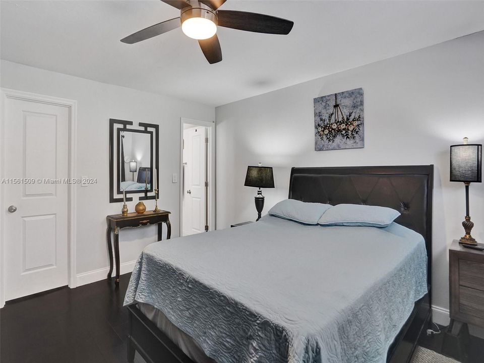 For Sale: $249,900 (2 beds, 2 baths, 1170 Square Feet)