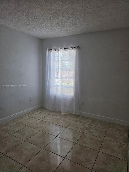 Recently Rented: $2,700 (3 beds, 2 baths, 1170 Square Feet)