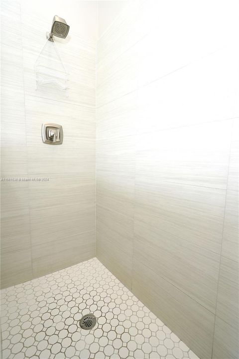 合同活跃: $5,300 (4 贝兹, 2 浴室, 2196 平方英尺)