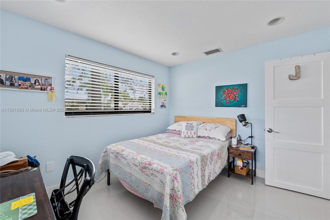 Recently Sold: $780,000 (3 beds, 2 baths, 2771 Square Feet)