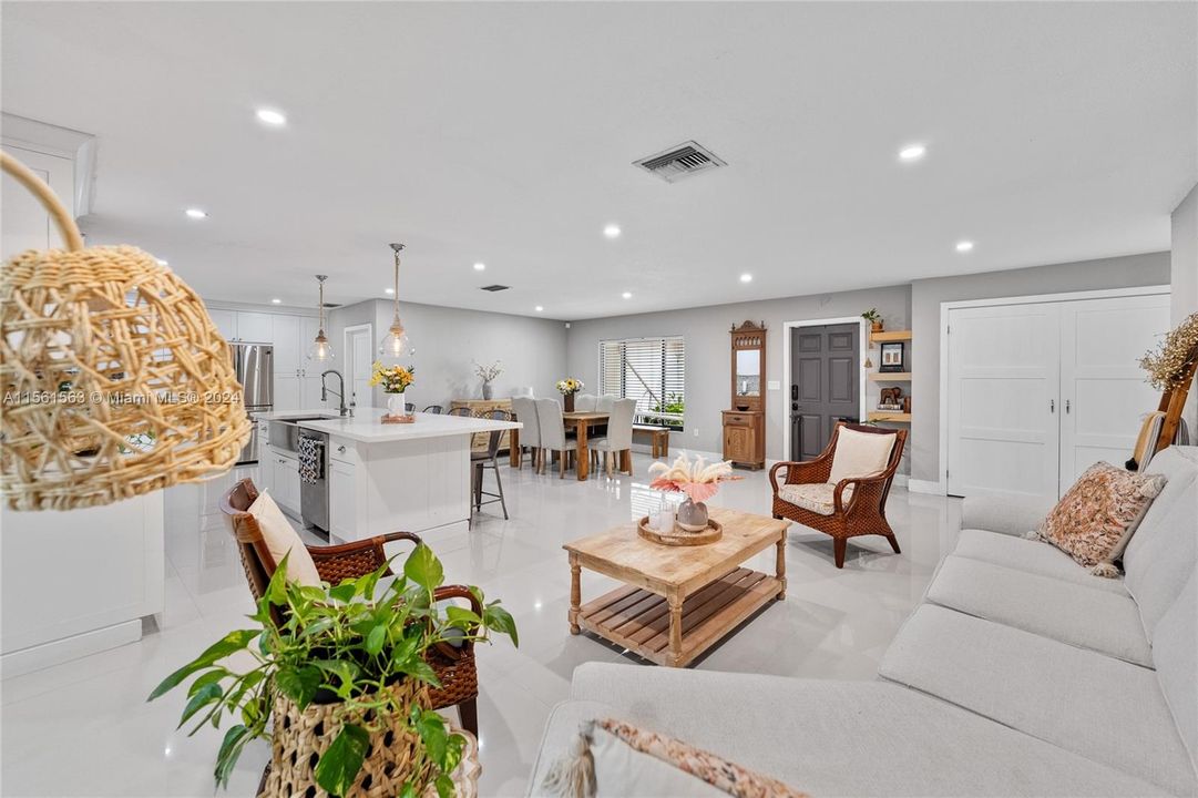 Recently Sold: $780,000 (3 beds, 2 baths, 2771 Square Feet)