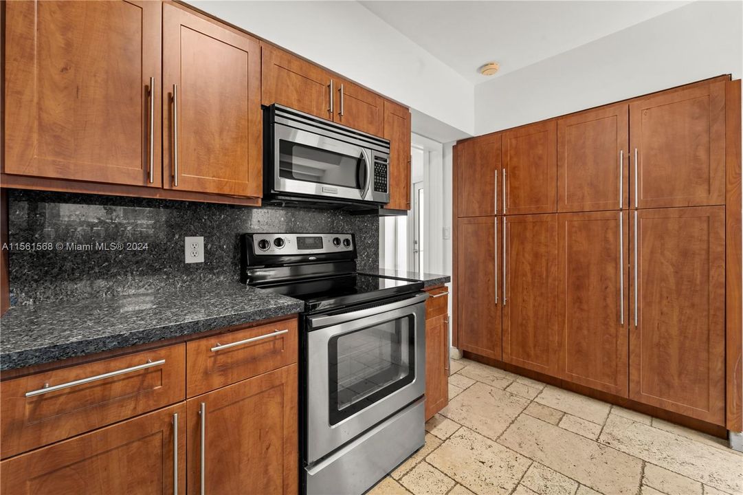 For Sale: $1,180,000 (2 beds, 2 baths, 1691 Square Feet)