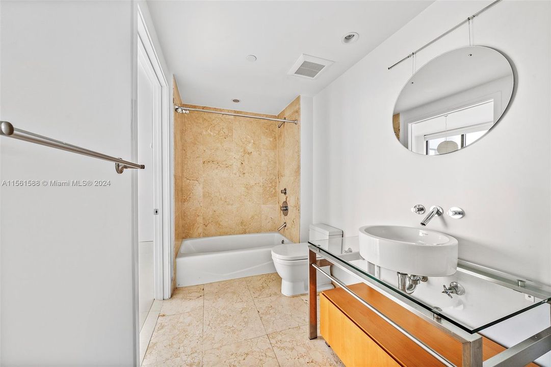 合同活跃: $805,000 (2 贝兹, 2 浴室, 1700 平方英尺)
