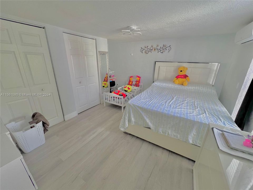 For Sale: $235,000 (2 beds, 1 baths, 784 Square Feet)