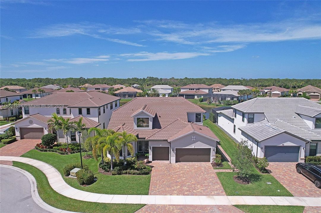 Recently Sold: $1,900,000 (4 beds, 4 baths, 3894 Square Feet)