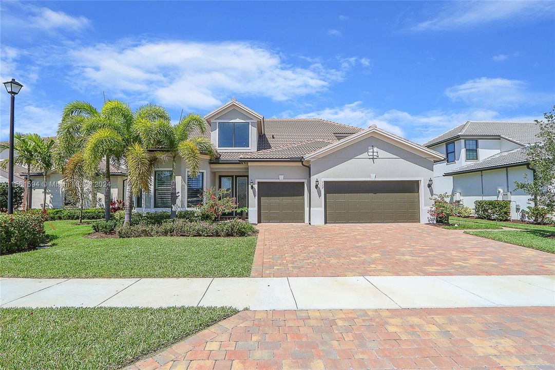 Recently Sold: $1,900,000 (4 beds, 4 baths, 3894 Square Feet)