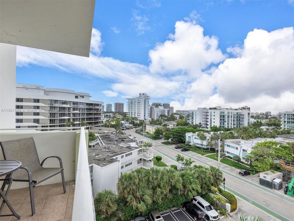 For Sale: $685,000 (2 beds, 2 baths, 1335 Square Feet)