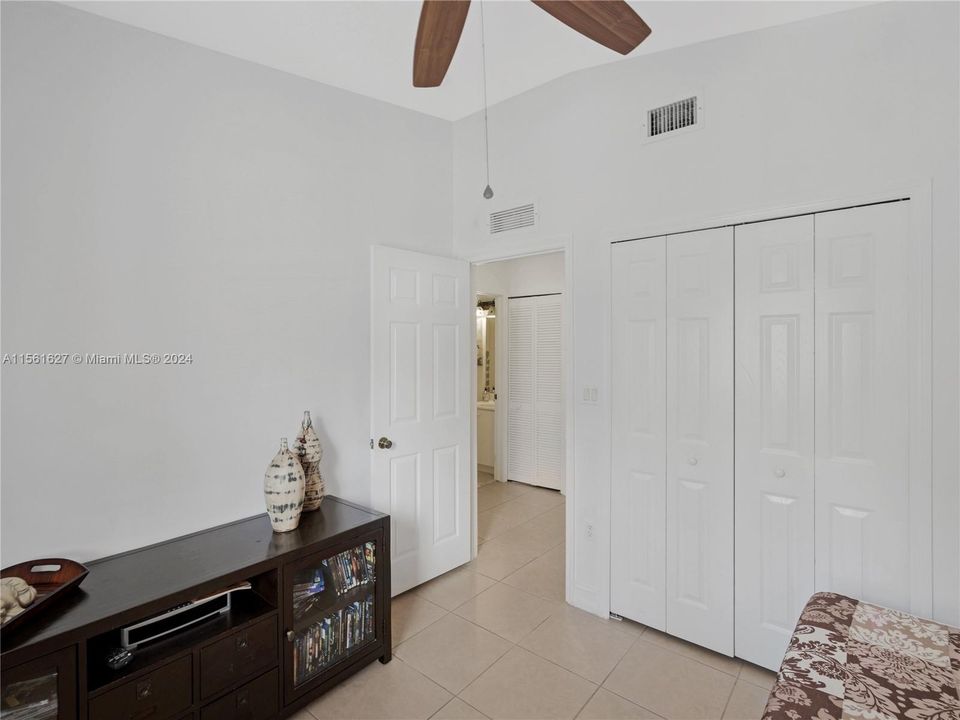 Active With Contract: $253,000 (3 beds, 2 baths, 1024 Square Feet)