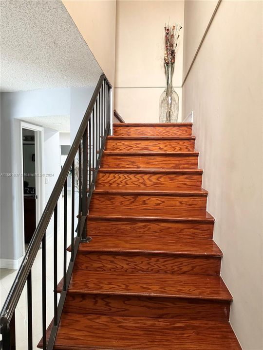 Recently Sold: $335,000 (3 beds, 3 baths, 1360 Square Feet)