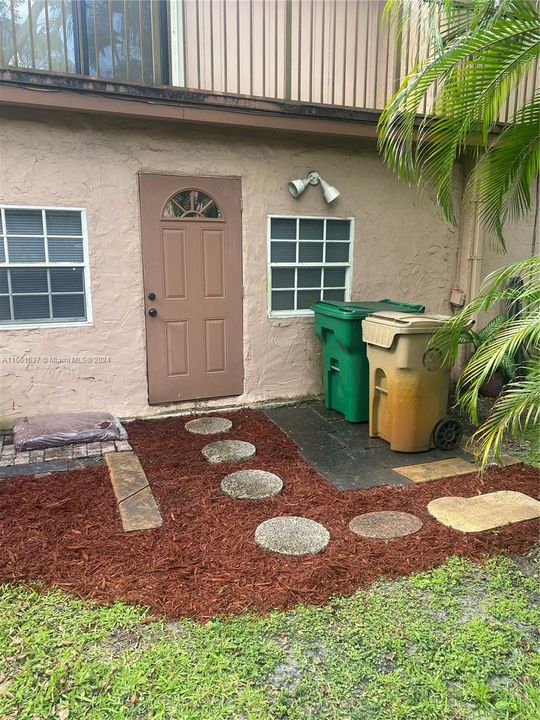 Recently Sold: $335,000 (3 beds, 3 baths, 1360 Square Feet)