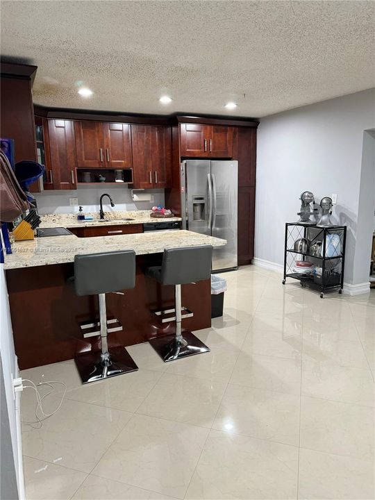 Recently Sold: $335,000 (3 beds, 3 baths, 1360 Square Feet)