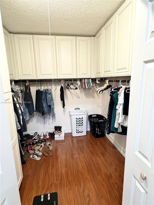 Recently Sold: $335,000 (3 beds, 3 baths, 1360 Square Feet)