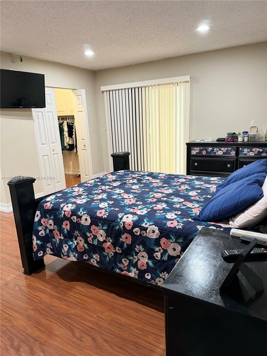 Recently Sold: $335,000 (3 beds, 3 baths, 1360 Square Feet)