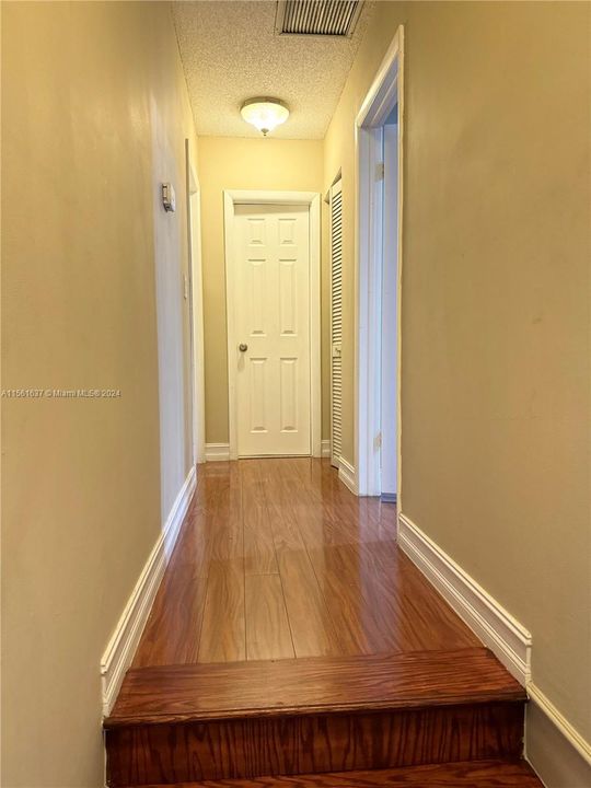 Recently Sold: $335,000 (3 beds, 3 baths, 1360 Square Feet)