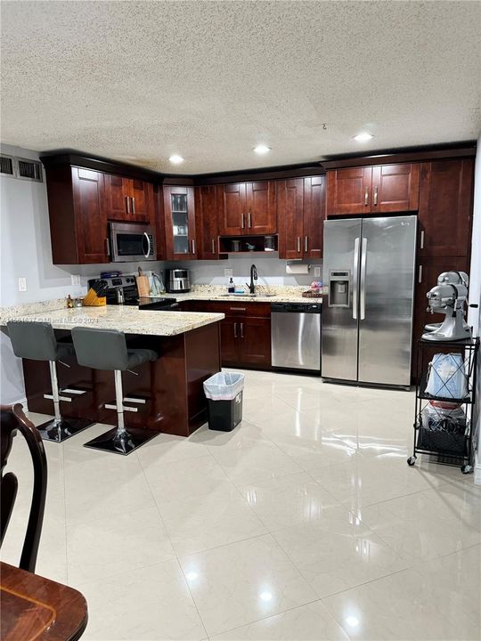 Recently Sold: $335,000 (3 beds, 3 baths, 1360 Square Feet)