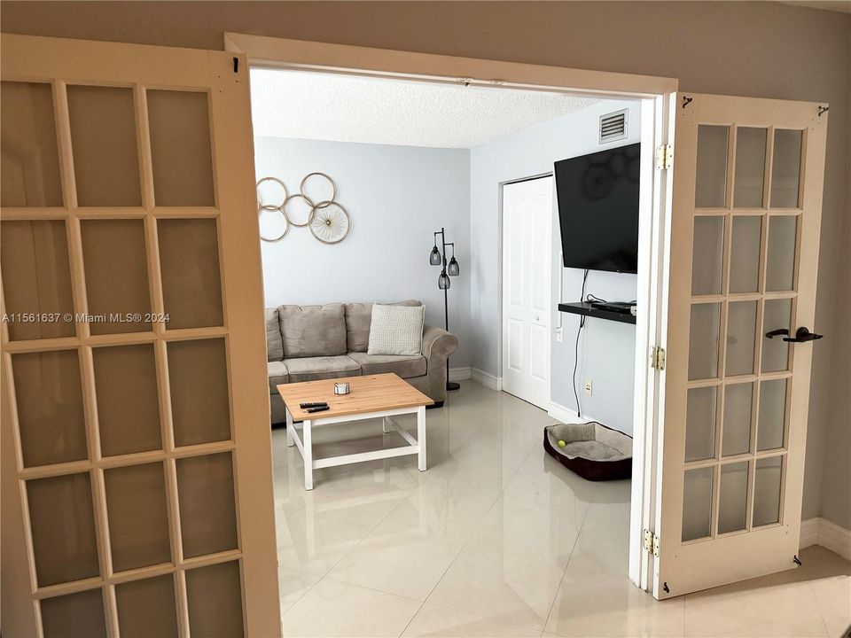 Recently Sold: $335,000 (3 beds, 3 baths, 1360 Square Feet)