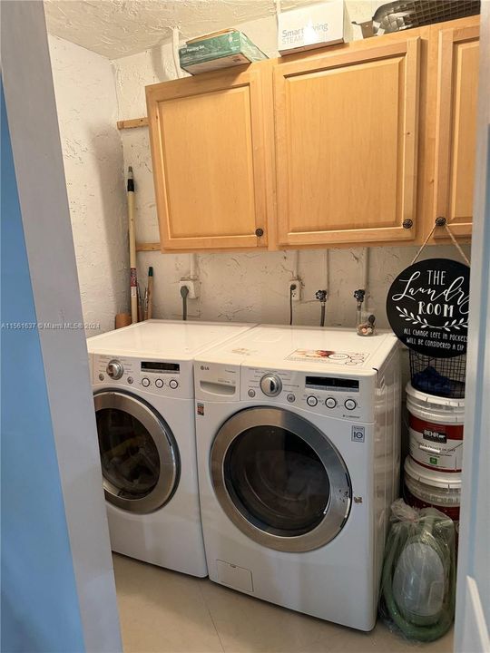 Recently Sold: $335,000 (3 beds, 3 baths, 1360 Square Feet)