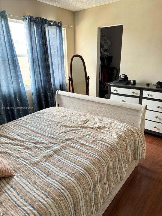 Recently Sold: $335,000 (3 beds, 3 baths, 1360 Square Feet)