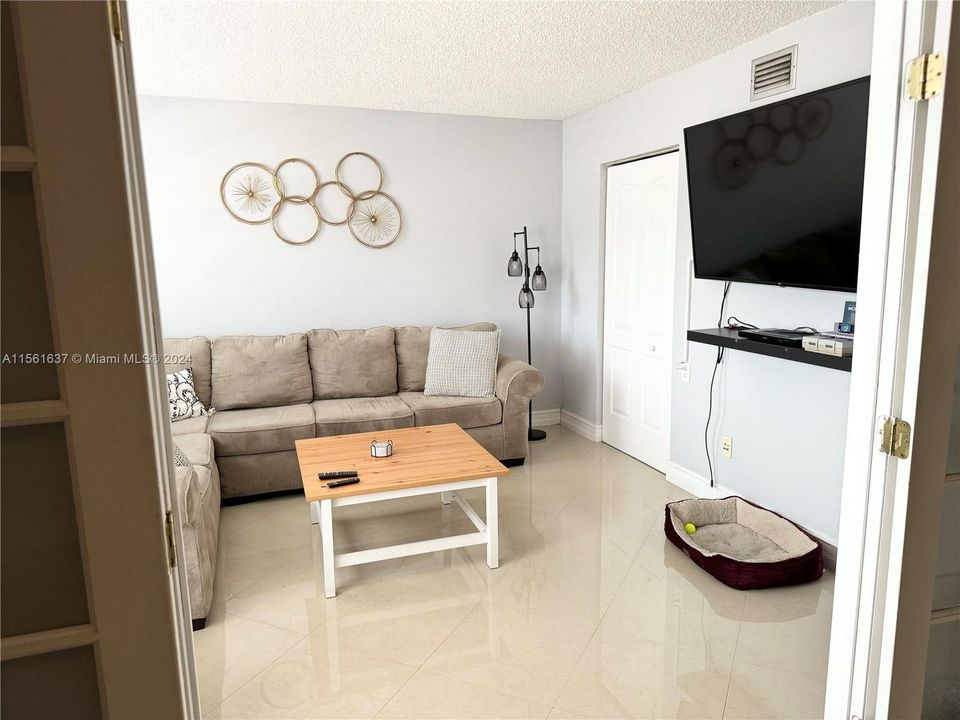 Recently Sold: $335,000 (3 beds, 3 baths, 1360 Square Feet)