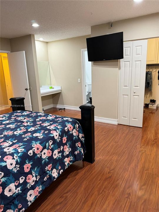 Recently Sold: $335,000 (3 beds, 3 baths, 1360 Square Feet)