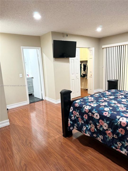 Recently Sold: $335,000 (3 beds, 3 baths, 1360 Square Feet)