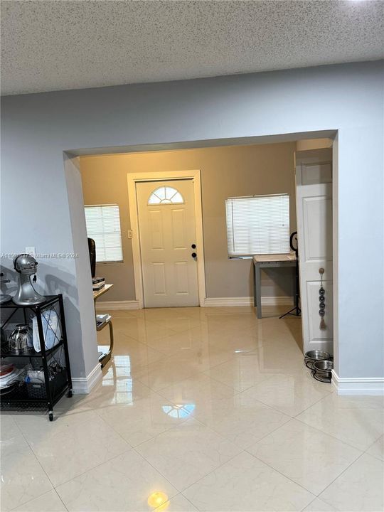 Recently Sold: $335,000 (3 beds, 3 baths, 1360 Square Feet)