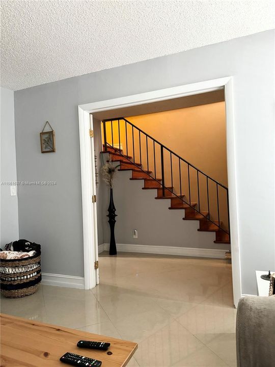 Recently Sold: $335,000 (3 beds, 3 baths, 1360 Square Feet)