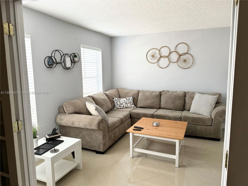 Recently Sold: $335,000 (3 beds, 3 baths, 1360 Square Feet)