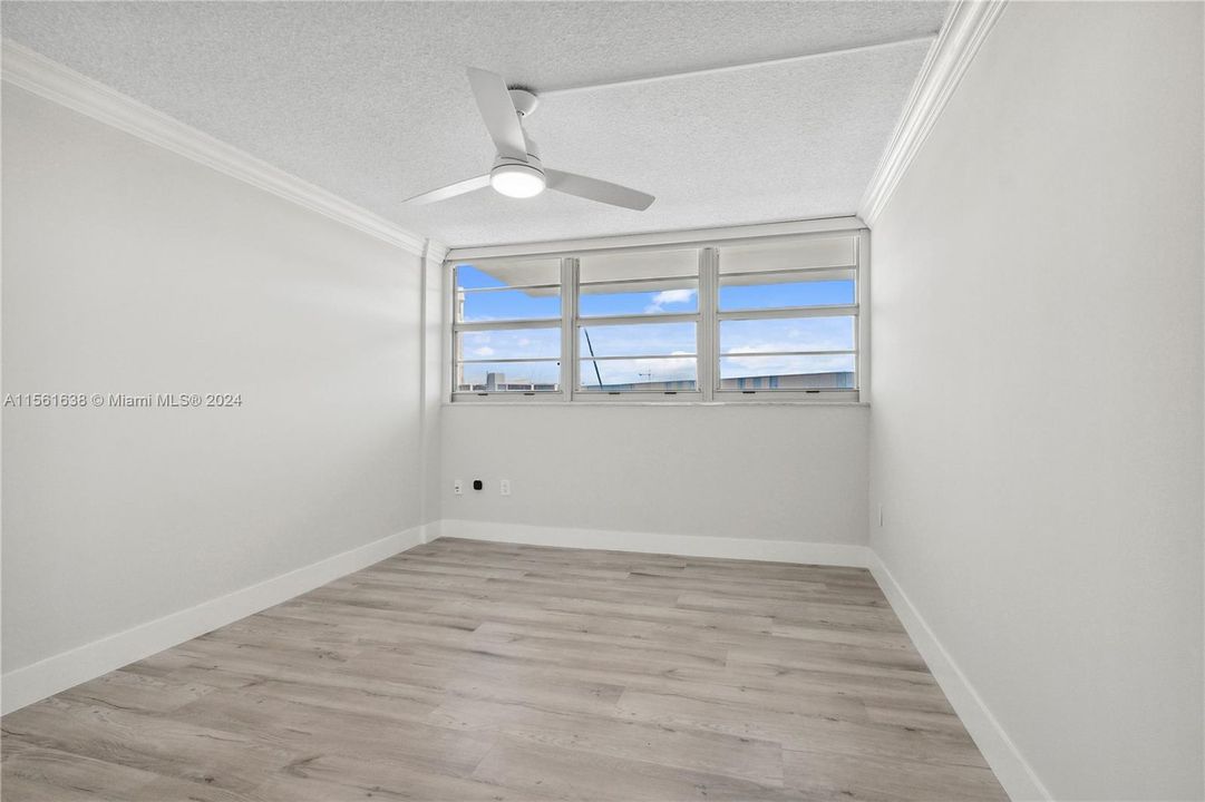 For Sale: $375,000 (2 beds, 2 baths, 1096 Square Feet)