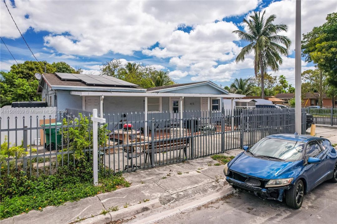 Active With Contract: $650,000 (5 beds, 4 baths, 1110 Square Feet)