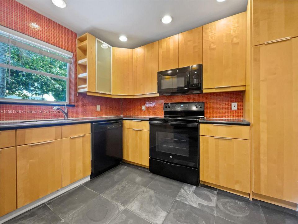 Recently Sold: $527,000 (2 beds, 1 baths, 1256 Square Feet)