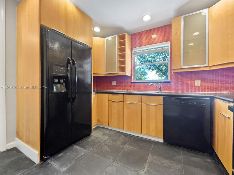 Recently Sold: $527,000 (2 beds, 1 baths, 1256 Square Feet)