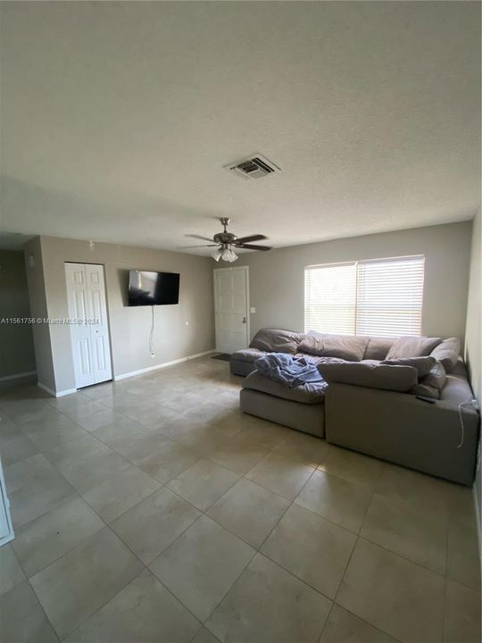 For Rent: $2,300 (3 beds, 2 baths, 1144 Square Feet)