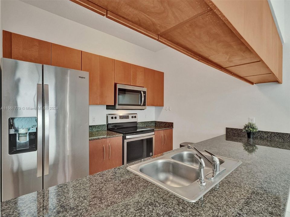 For Sale: $635,000 (1 beds, 1 baths, 825 Square Feet)