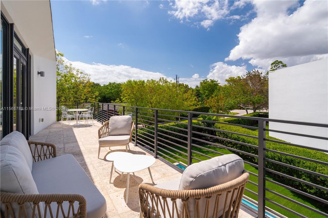 Active With Contract: $1,750,000 (3 beds, 3 baths, 2220 Square Feet)