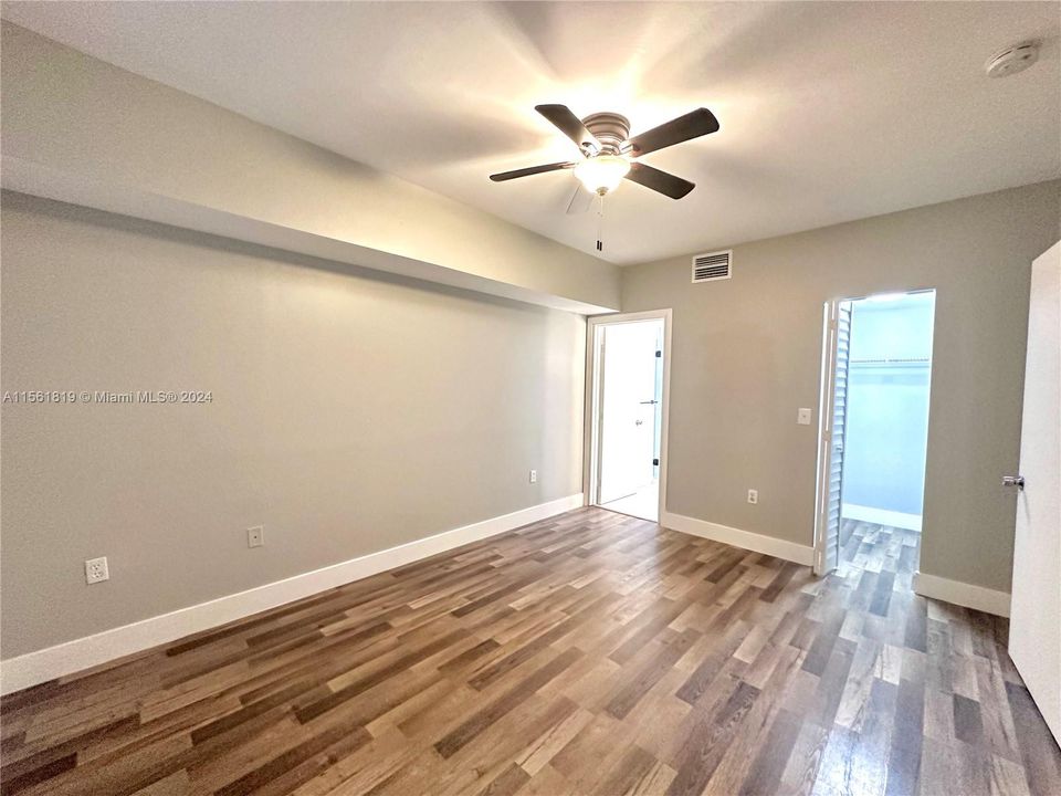 Active With Contract: $2,200 (2 beds, 2 baths, 942 Square Feet)
