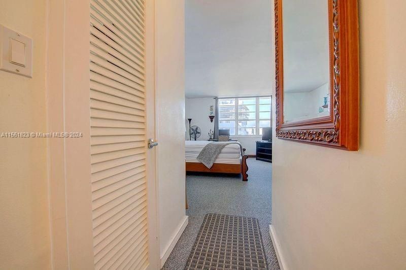 For Sale: $645,000 (1 beds, 1 baths, 880 Square Feet)