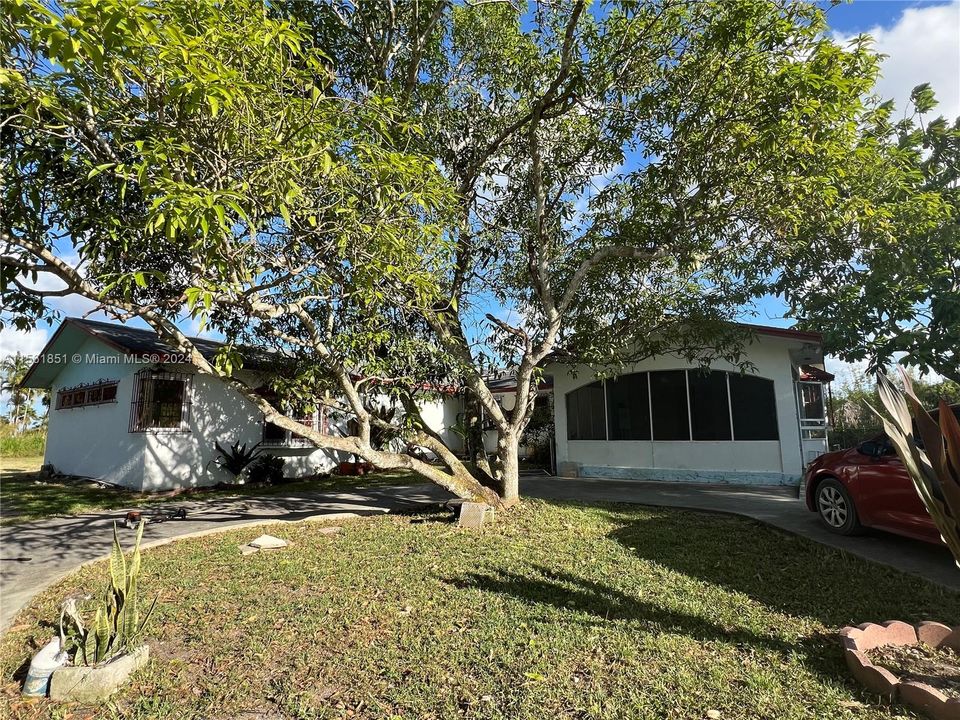 For Sale: $750,000 (3 beds, 2 baths, 2841 Square Feet)