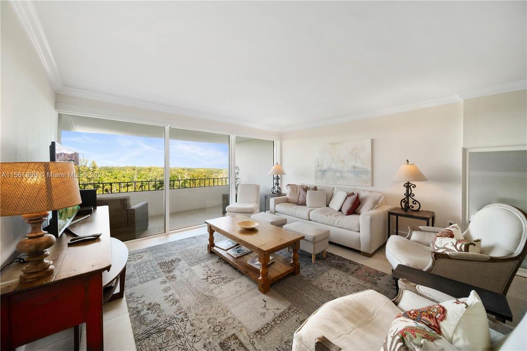 Active With Contract: $775,000 (1 beds, 1 baths, 895 Square Feet)