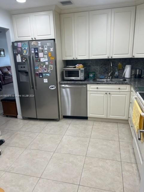 Active With Contract: $4,300 (2 beds, 2 baths, 1311 Square Feet)