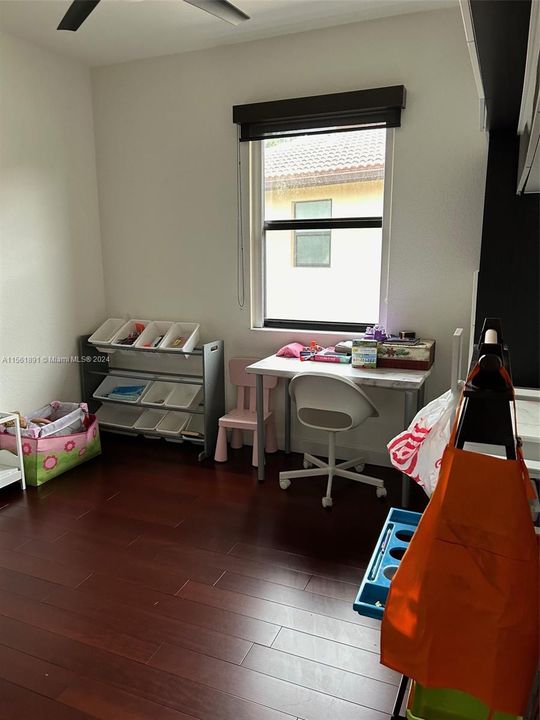 Recently Sold: $850,000 (4 beds, 3 baths, 2650 Square Feet)