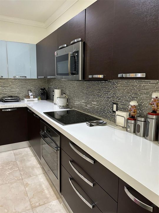 Recently Sold: $850,000 (4 beds, 3 baths, 2650 Square Feet)