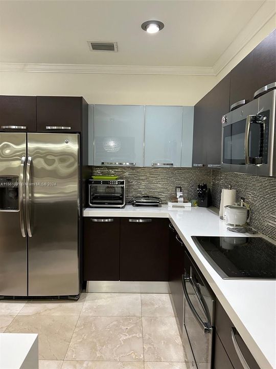 Recently Sold: $850,000 (4 beds, 3 baths, 2650 Square Feet)