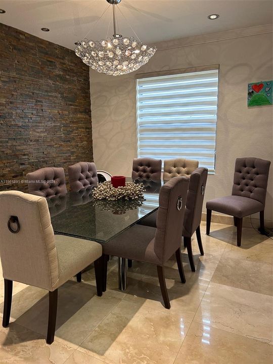 Recently Sold: $850,000 (4 beds, 3 baths, 2650 Square Feet)