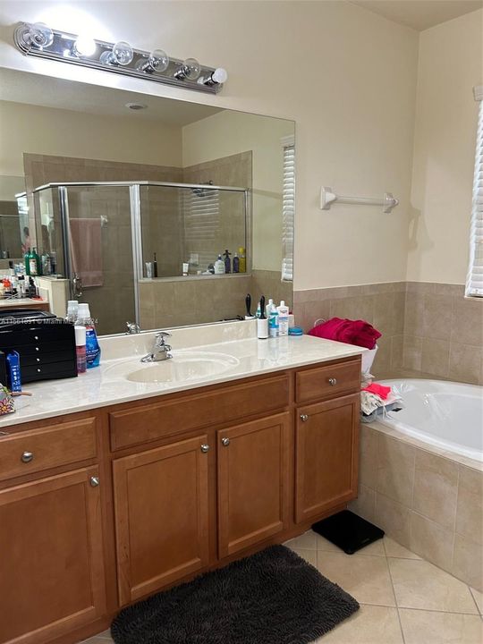 Recently Sold: $850,000 (4 beds, 3 baths, 2650 Square Feet)