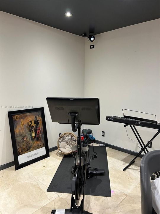 Recently Sold: $850,000 (4 beds, 3 baths, 2650 Square Feet)