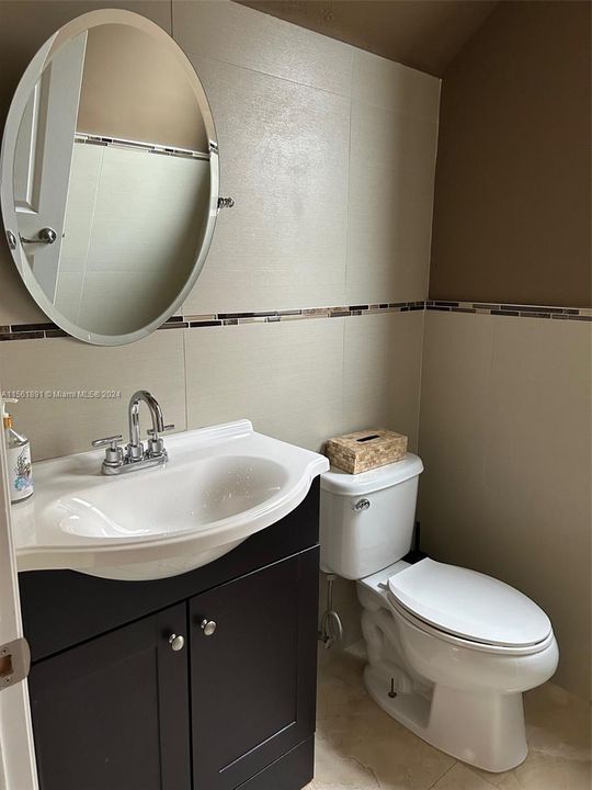 Recently Sold: $850,000 (4 beds, 3 baths, 2650 Square Feet)